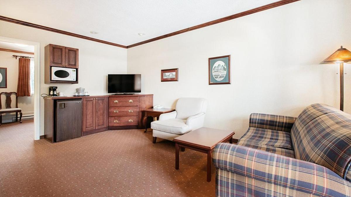 Mount Robson Hotel 2*