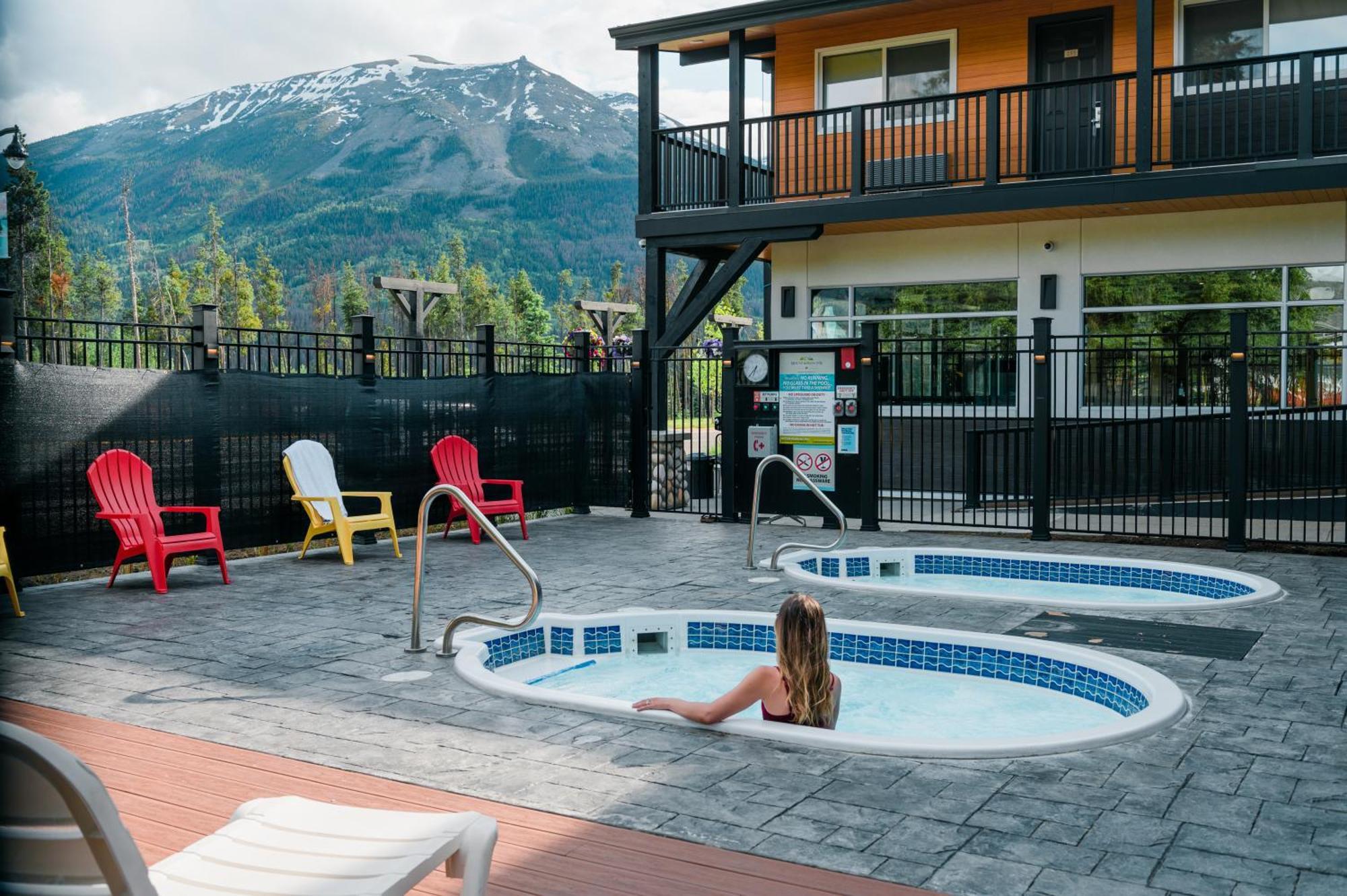 Mount Robson Hotel